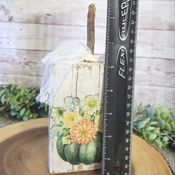 Neutral farmhouse wood block pumpkin * choice to display blank side / image side - Picture 2 of 4